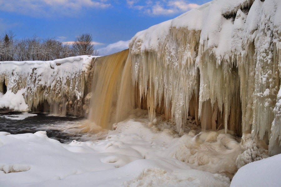 horrible waterfall picture