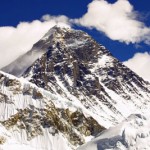 cloudy mount everest picture