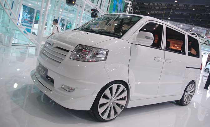 white suzuki apv picture