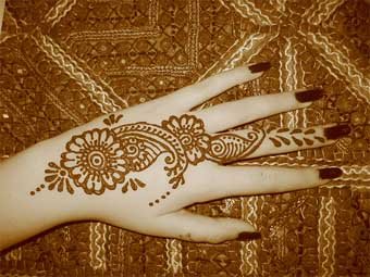 lovely henna tattoos