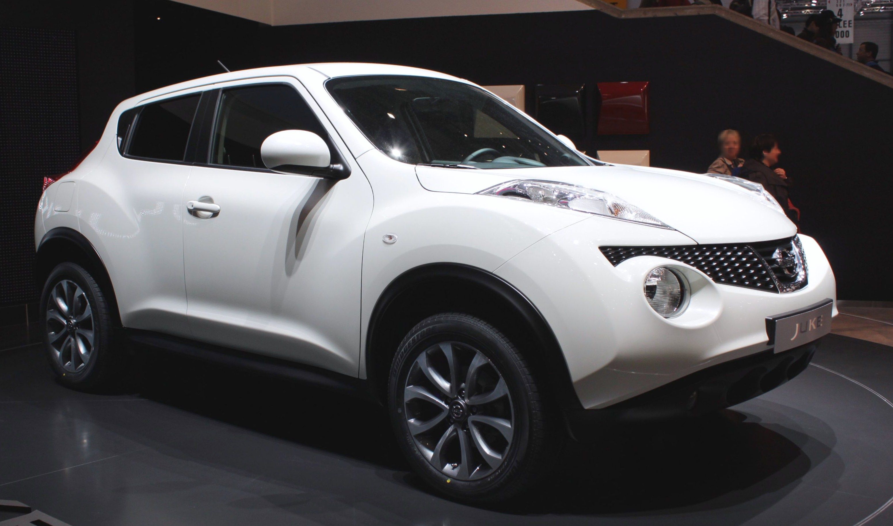 white nissan juke picture