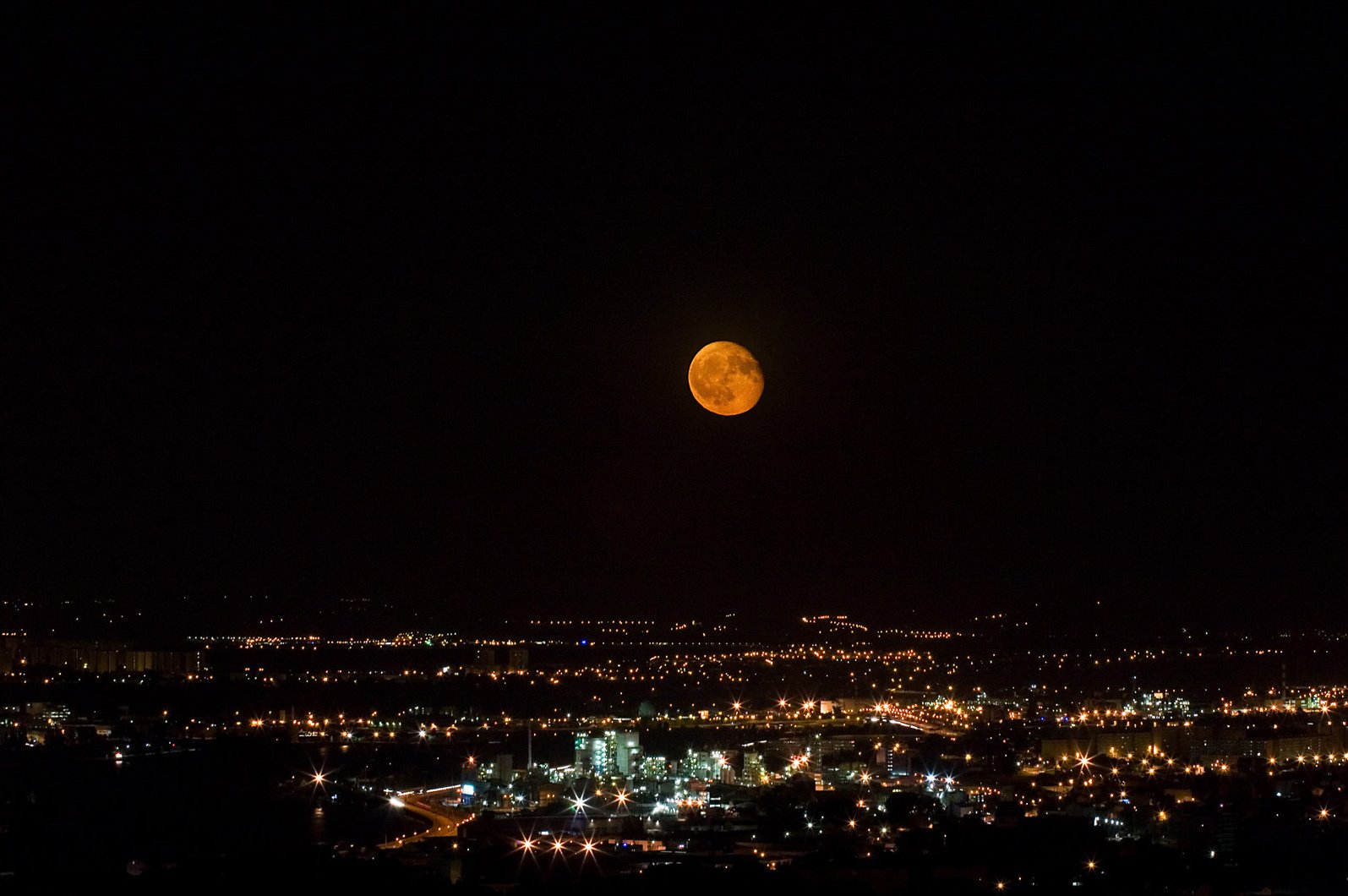 great red moon photos