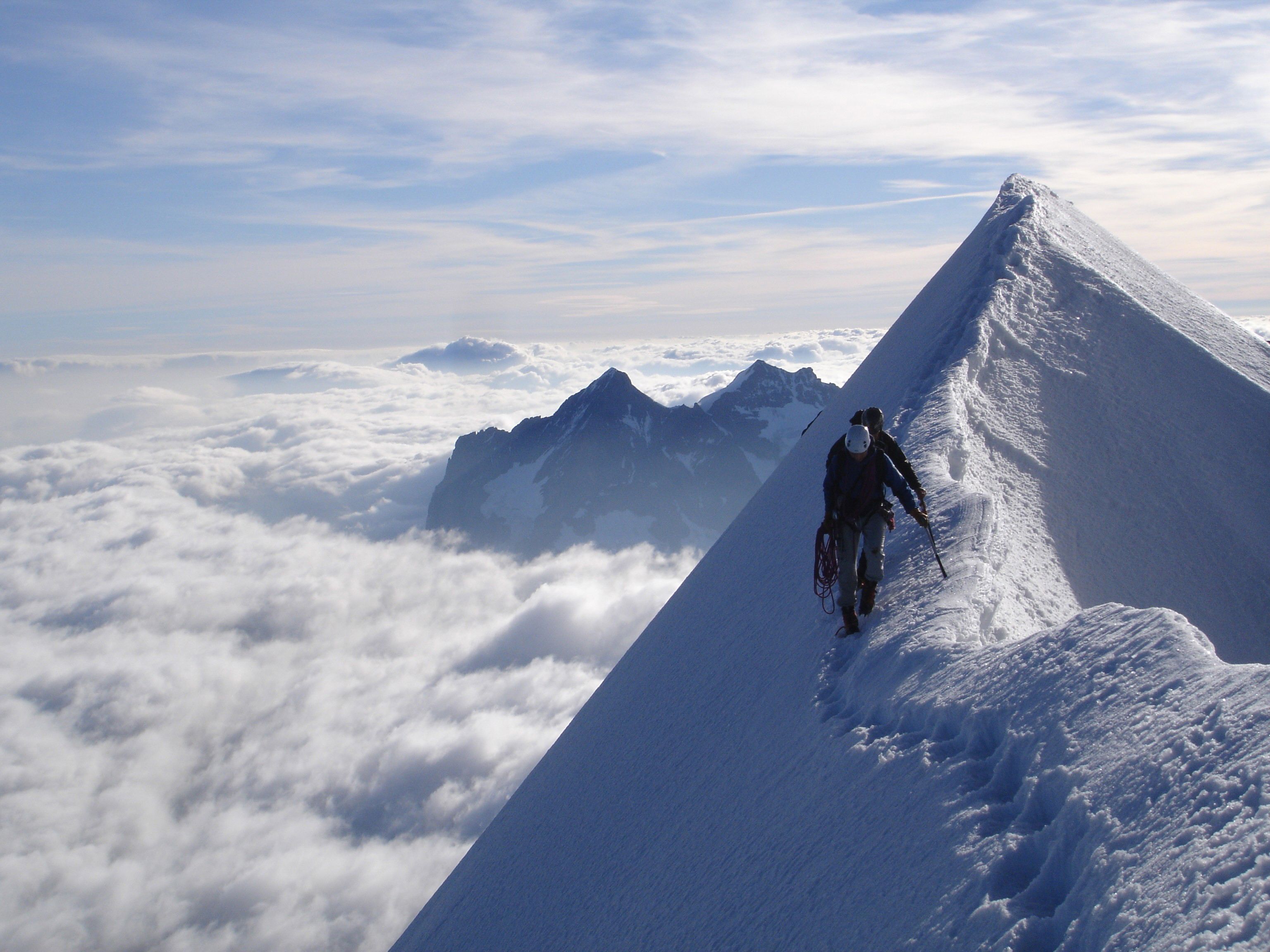 clouds mountain climbing picture