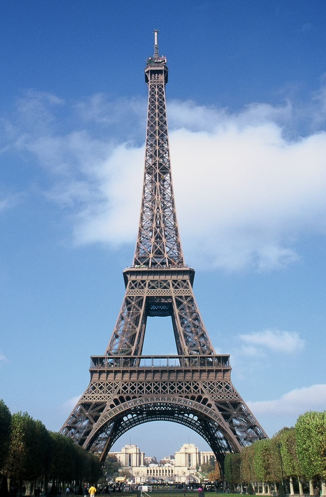 clouds eiffel tower pictures