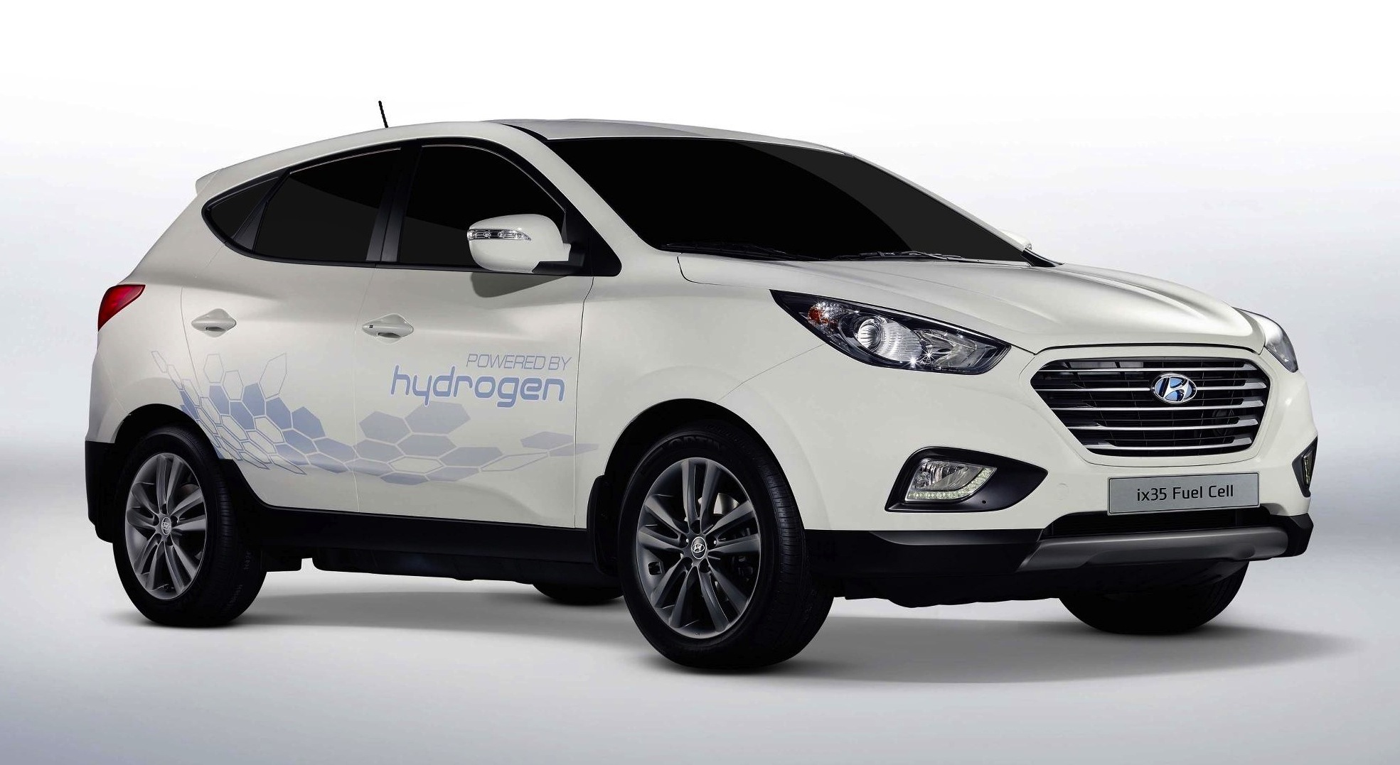 white hyundai tucson wallpaper image