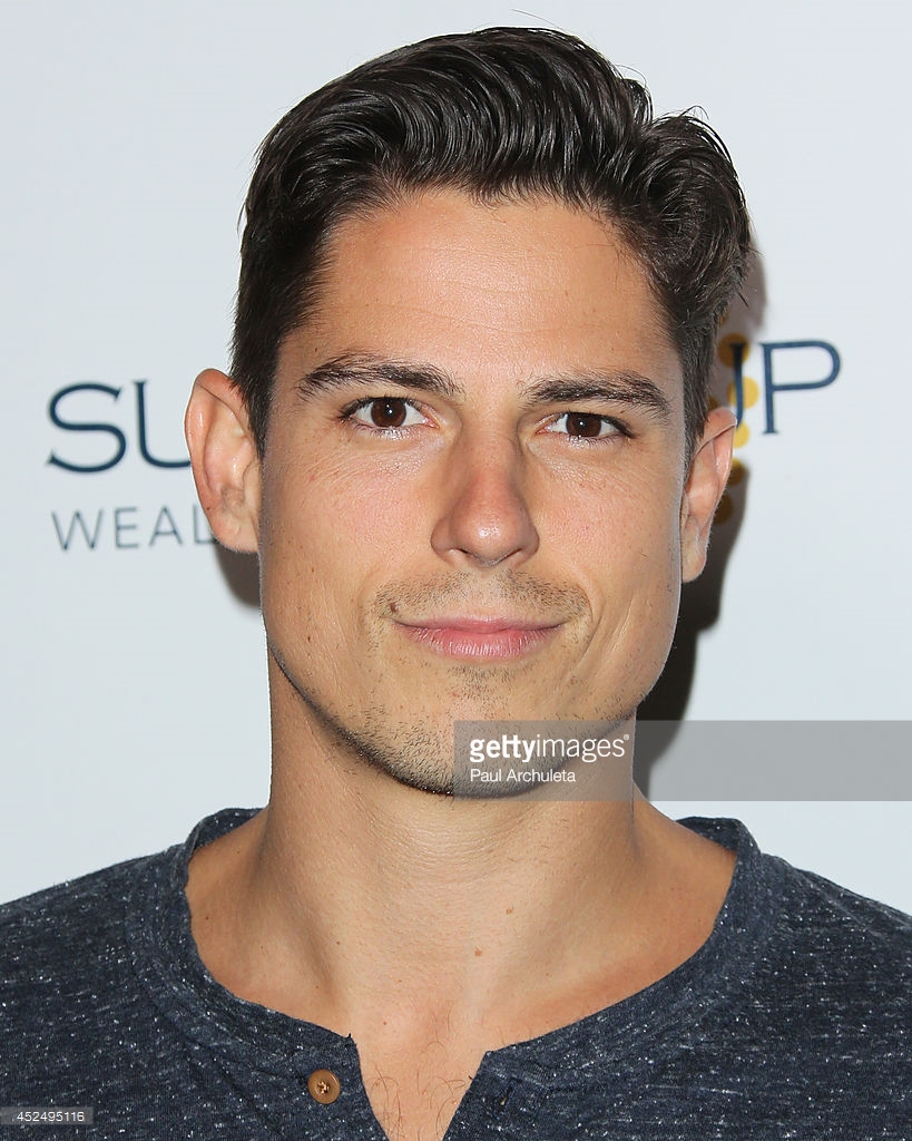 actor sean faris wallpaper hd