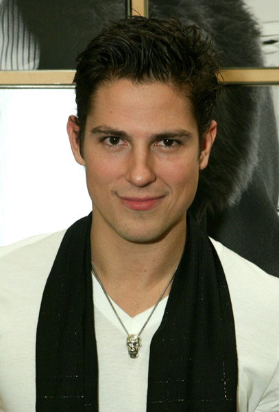 smiling face sean faris image