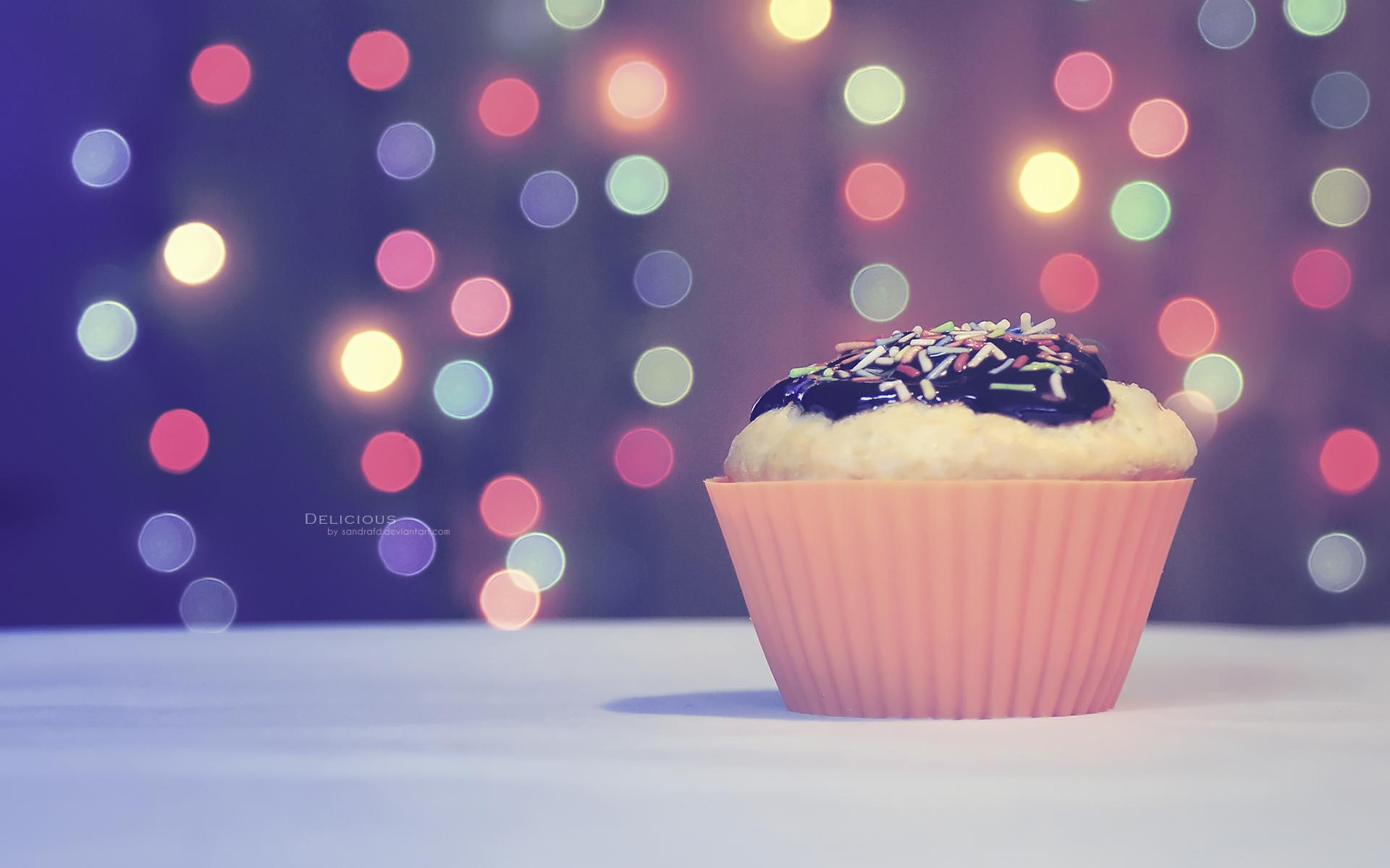 colorful dots cupcake image
