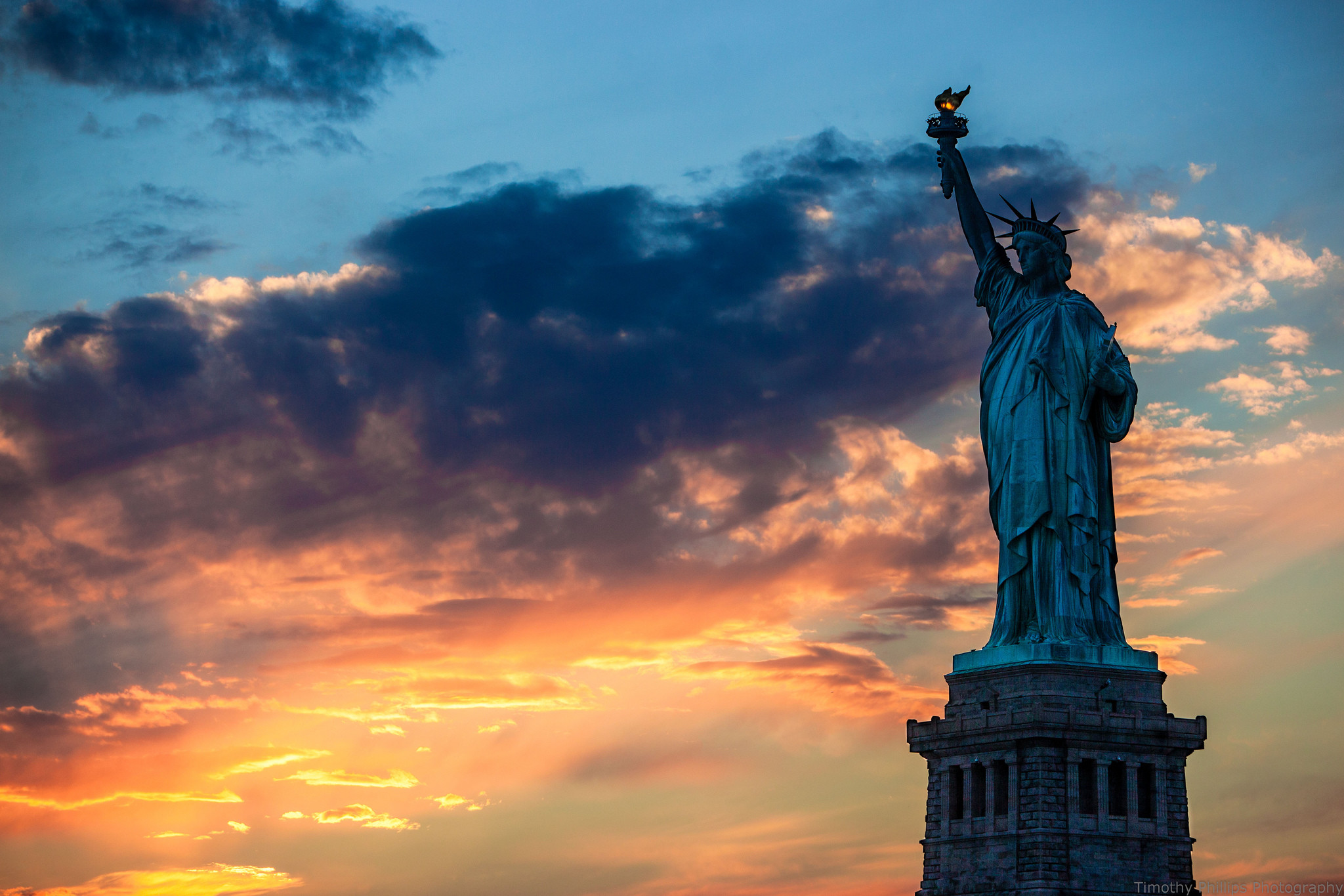 widescreen Statue of Liberty Wallpaper