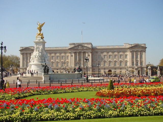 beautiful view Buckingham Palace Wallpaper