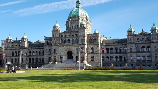 beautiful mosque vBritish Columbia Parliament Palace