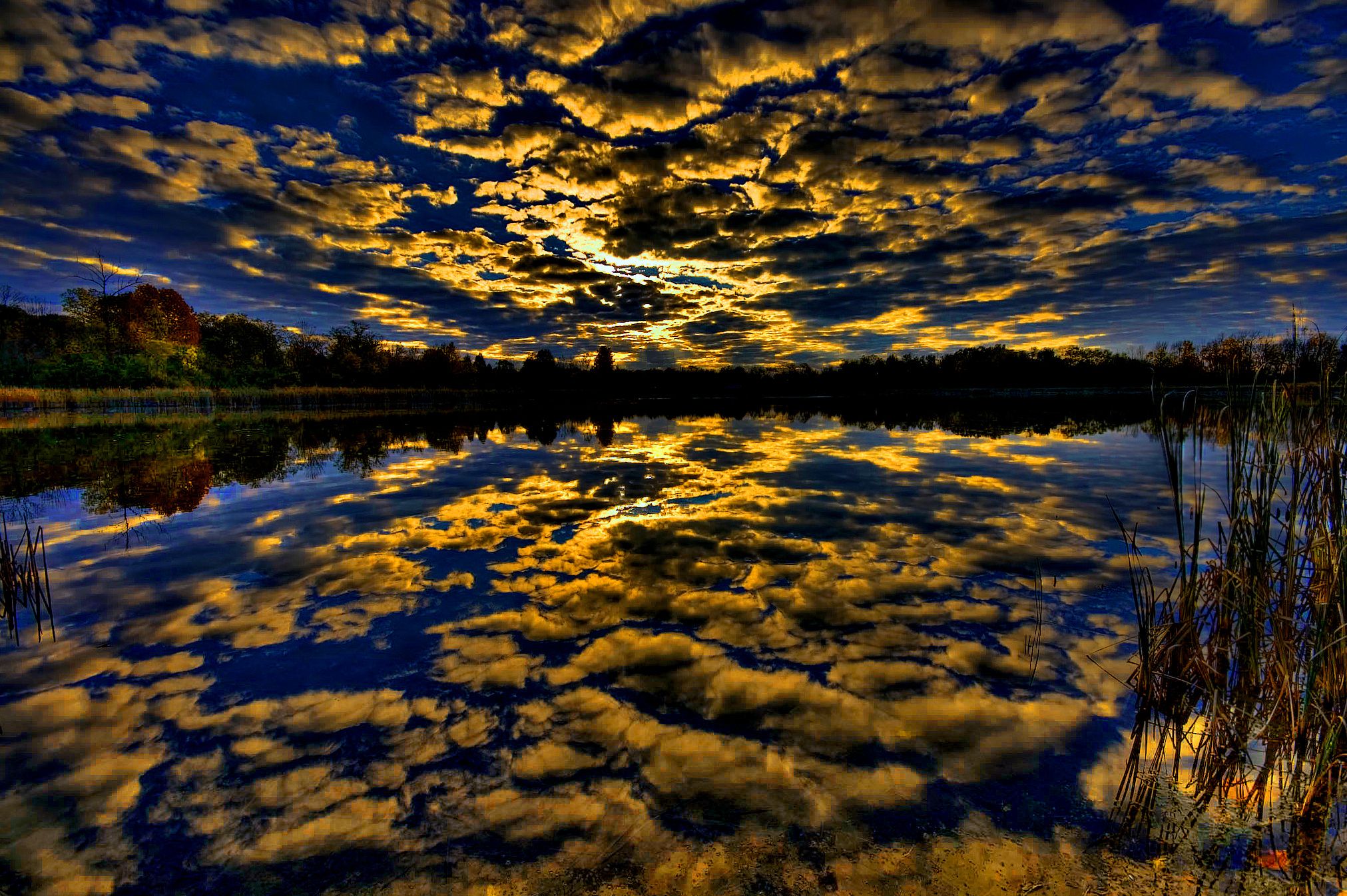 cloudy weather Reflection Wallpapers