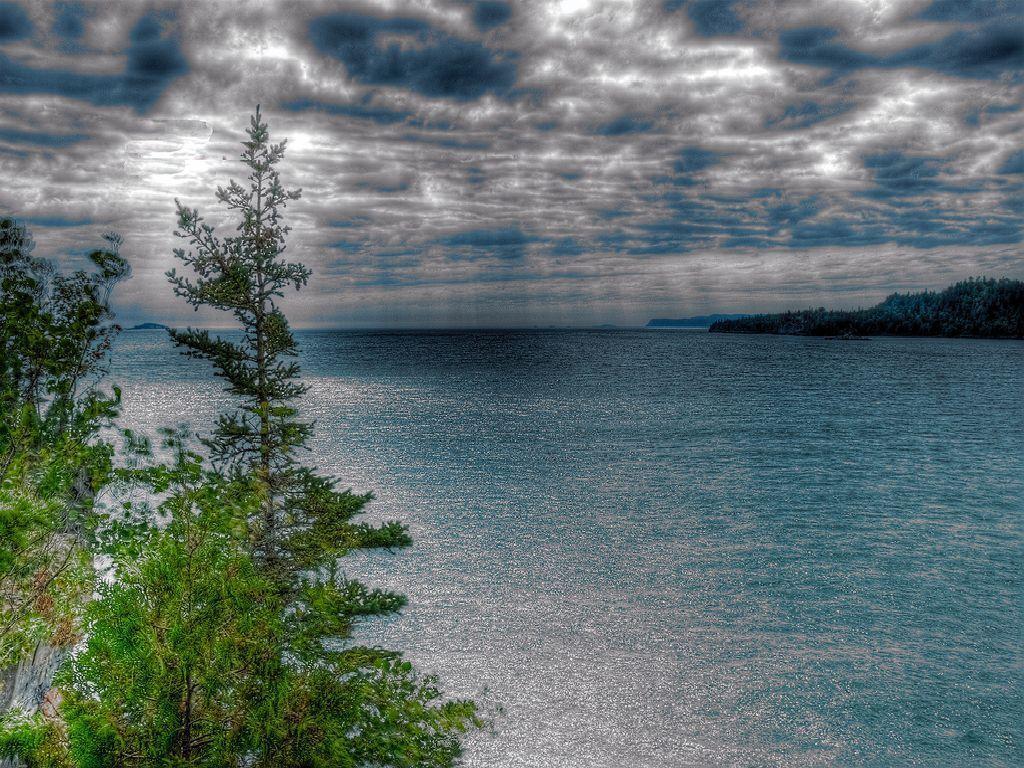 darkness clouds Lake Superior Wallpaper