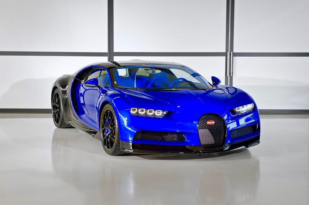 blue car Bugatti Chiron image