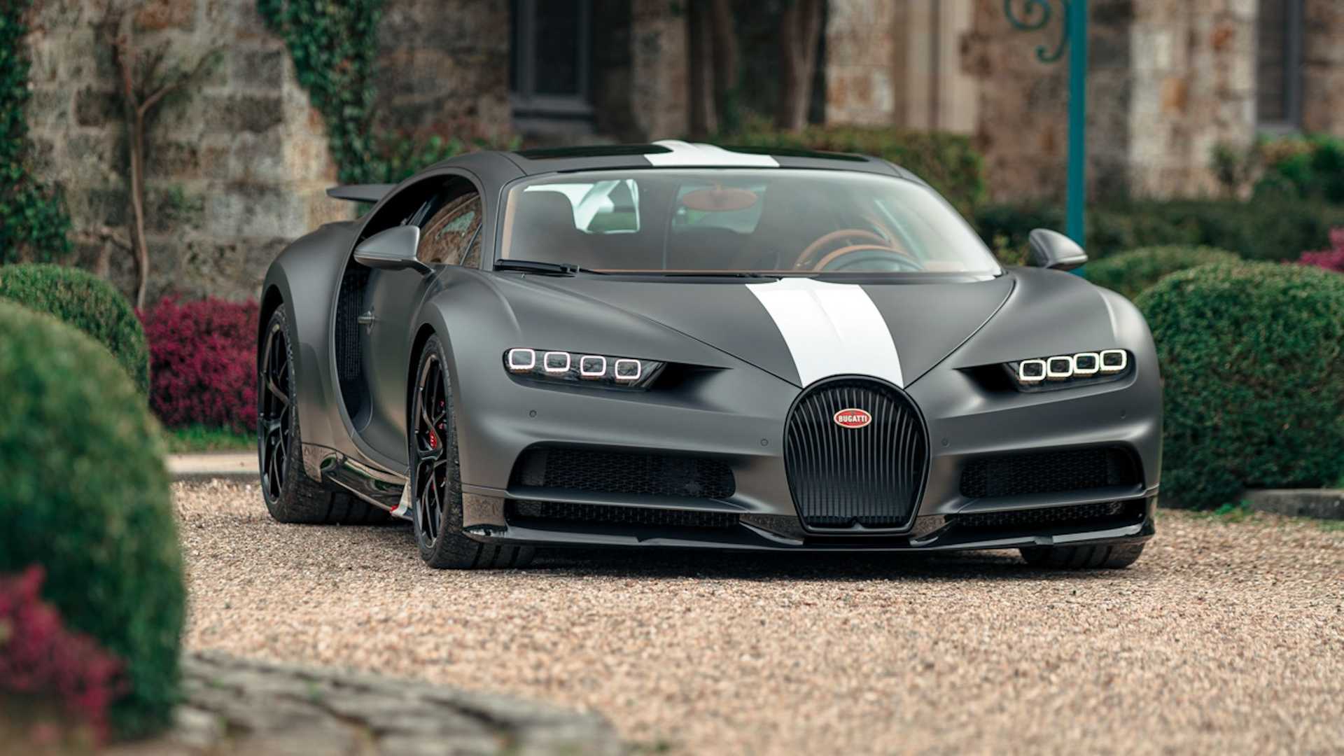 black Bugatti Chiron image