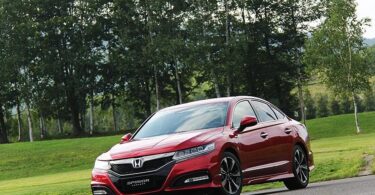 2015 model Honda Spirior Si image