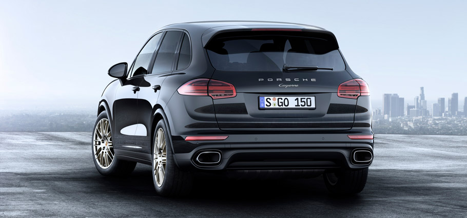 back side Porsche Cayenne Platinum Edition